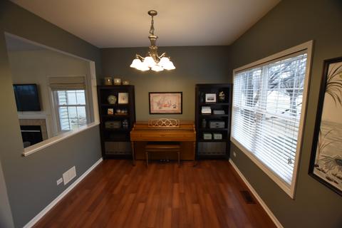 2376 Lundquist Dr, Aurora, IL 60503 photo 5