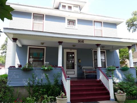 916 N Spring St, Elgin, IL 60120 photo 2