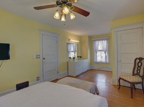 916 N Spring St, Elgin, IL 60120 photo 10