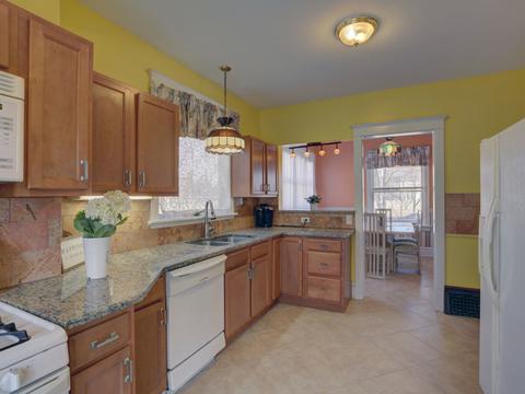 916 N Spring St, Elgin, IL 60120 photo 9