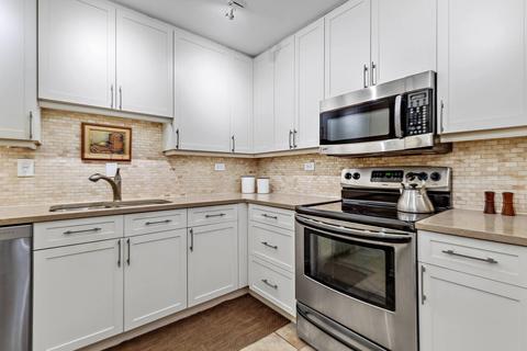 30 E Division St #4E, Chicago, IL 60610 photo 9
