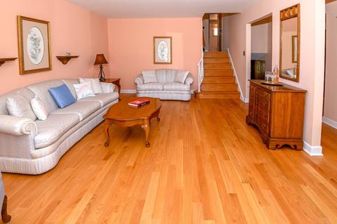 81 Windsor Dr, Des Plaines, IL 60018 photo 5