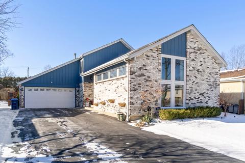 421 Simone Dr, Des Plaines, IL 60016 photo 2