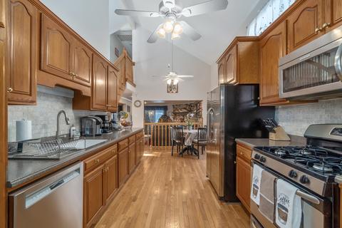 421 Simone Dr, Des Plaines, IL 60016 photo 8