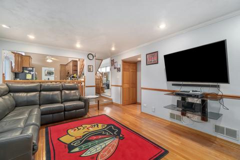 421 Simone Dr, Des Plaines, IL 60016 photo 7