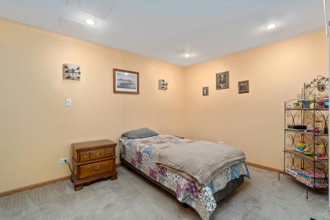 421 Simone Dr, Des Plaines, IL 60016 photo 19