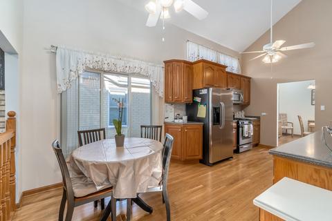421 Simone Dr, Des Plaines, IL 60016 photo 9