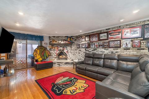 421 Simone Dr, Des Plaines, IL 60016 photo 6