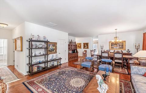1850 Avon Dr, Hoffman Estates, IL 60192 photo 3