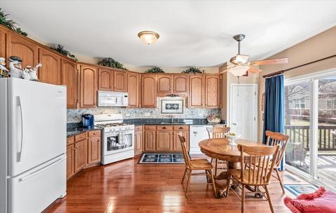 1850 Avon Dr, Hoffman Estates, IL 60192 photo 13