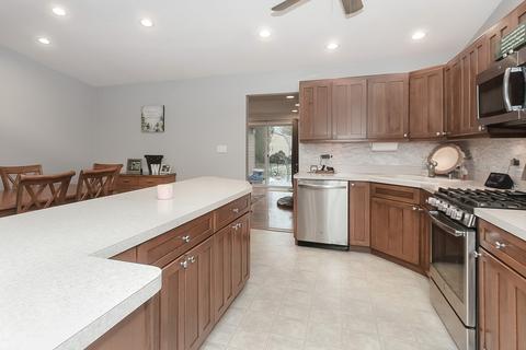 2210 Central Rd, Rolling Meadows, IL 60008 photo 7