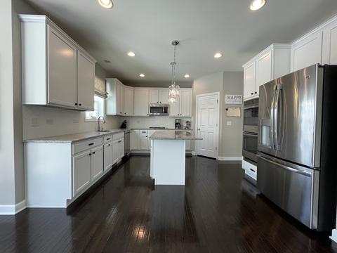 2011 Mary Ct, Wheaton, IL 60187 photo 4
