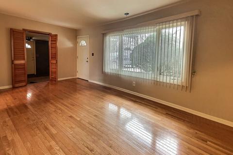 1622 May Dr, Johnsburg, IL 60051 photo 3