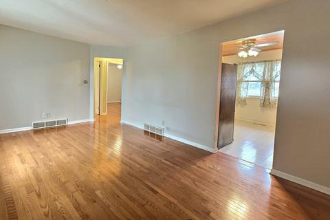 1622 May Dr, Johnsburg, IL 60051 photo 6