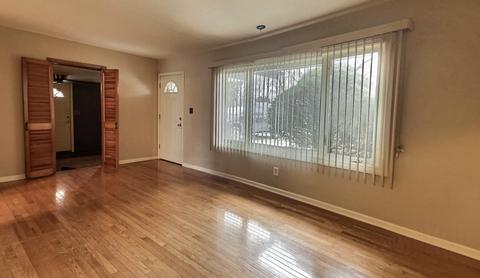 1622 May Dr, Johnsburg, IL 60051 photo 4