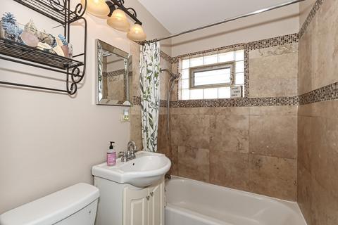 1452 Willow Ave, Des Plaines, IL 60016 photo 11