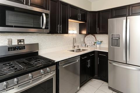 1452 Willow Ave, Des Plaines, IL 60016 photo 2