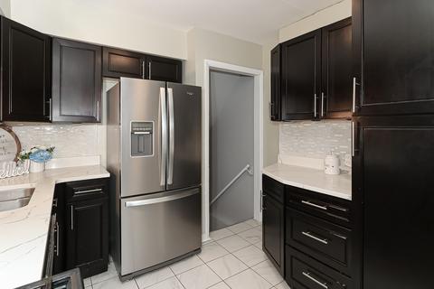 1452 Willow Ave, Des Plaines, IL 60016 photo 3