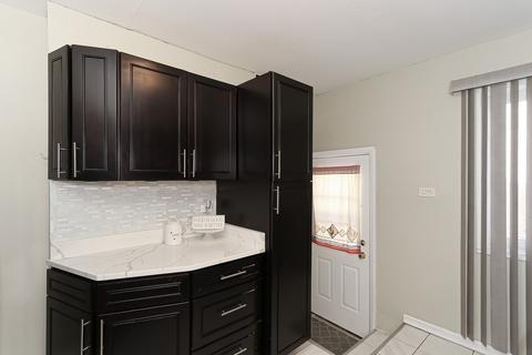 1452 Willow Ave, Des Plaines, IL 60016 photo 4
