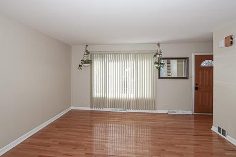 1452 Willow Ave, Des Plaines, IL 60016 photo 5