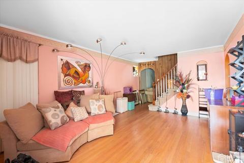 560 E 104th Pl, Chicago, IL 60628 photo 3