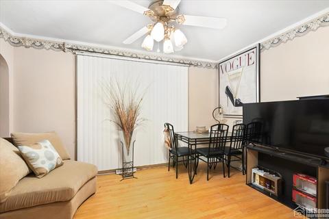 560 E 104th Pl, Chicago, IL 60628 photo 4