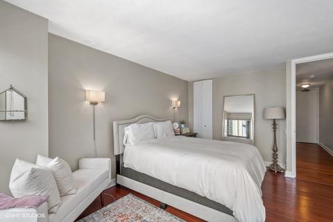 30 E Huron St #2104, Chicago, IL 60611 photo 8