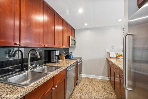 30 E Huron St #2104, Chicago, IL 60611 photo 3