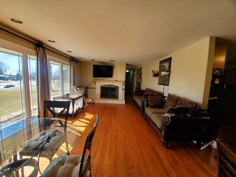 1032 Bruce Dr, Elgin, IL 60120 photo 4