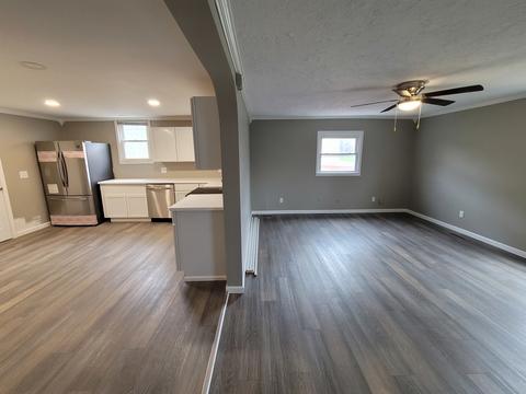 318 E 2nd St, El Paso, IL 61738 photo 6