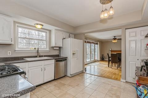 9 Starboard Ct, Third Lake, IL 60030 photo 5