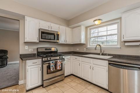 9 Starboard Ct, Third Lake, IL 60030 photo 4