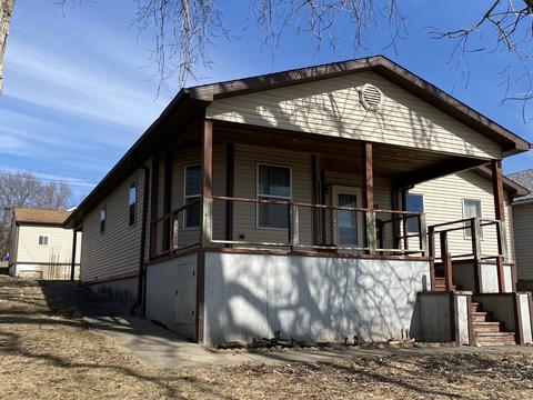 110 E Caroline St, Spring Valley, IL 61362 photo 2