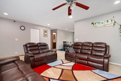 405 Harbor Ter, Bartlett, IL 60103 photo 5
