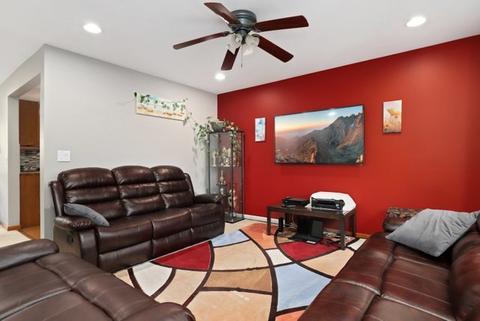 405 Harbor Ter, Bartlett, IL 60103 photo 6