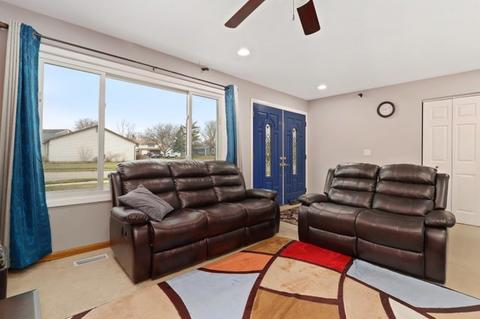 405 Harbor Ter, Bartlett, IL 60103 photo 7