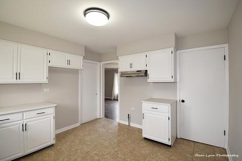 102 S Gables Blvd, Wheaton, IL 60187 photo 10