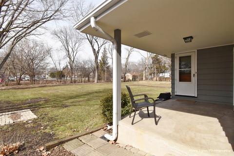 102 S Gables Blvd, Wheaton, IL 60187 photo 4