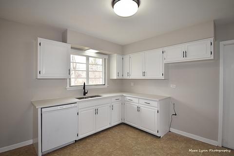 102 S Gables Blvd, Wheaton, IL 60187 photo 9