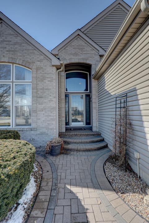240 Dallas Dr, Bartlett, IL 60103 photo 3