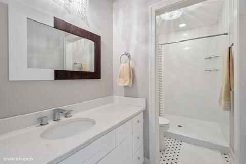 512 E 45th St, Chicago, IL 60653 photo 22