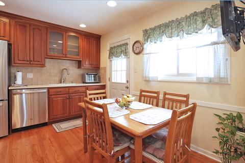 640 Edgemont Ln, Hoffman Estates, IL 60169 photo 8
