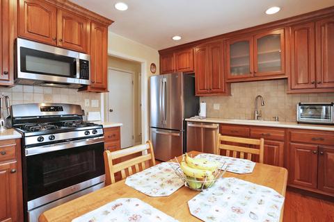 640 Edgemont Ln, Hoffman Estates, IL 60169 photo 11