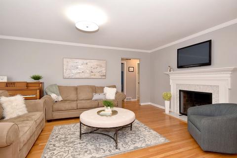 444 E May St, Elmhurst, IL 60126 photo 8