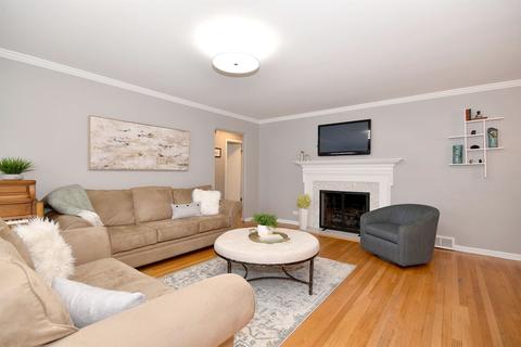 444 E May St, Elmhurst, IL 60126 photo 3