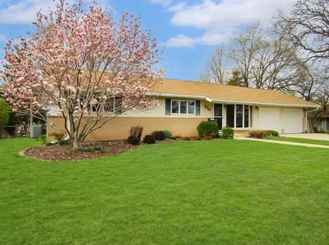 330 Flagstaff Ln, Hoffman Estates, IL 60169 photo 2