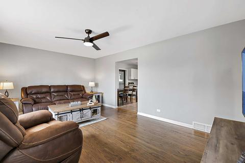 7602 Brookbank Rd, Willowbrook, IL 60527 photo 4