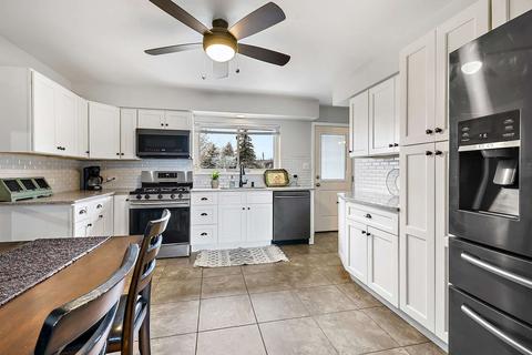 7602 Brookbank Rd, Willowbrook, IL 60527 photo 6