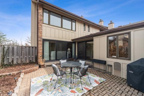 15 Kane Ct, Willowbrook, IL 60527 photo 2