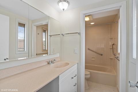 15 Kane Ct, Willowbrook, IL 60527 photo 12